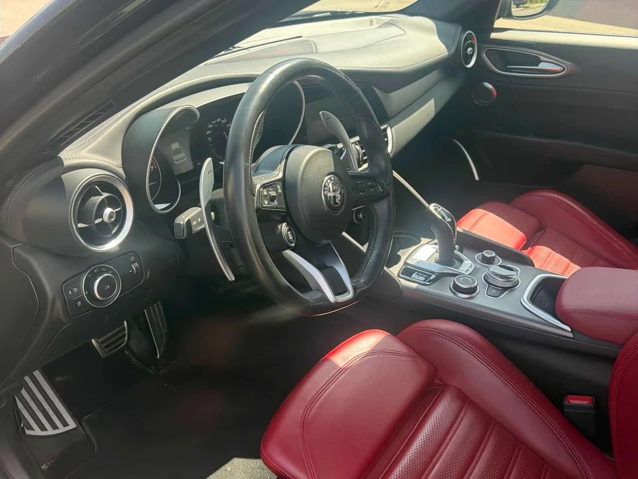 Alfa Romeo Giulia * Veloce * АВТОКРЕДИТ БЕЗ ПЪРВОНАЧАЛНА ВНОСКА* , снимка 5 - Автомобили и джипове - 55172176