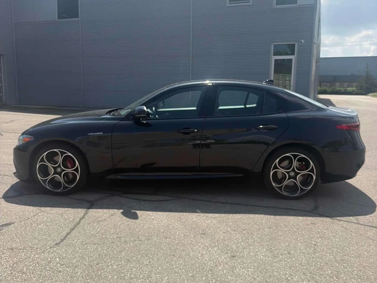 Alfa Romeo Giulia * Veloce * АВТОКРЕДИТ БЕЗ ПЪРВОНАЧАЛНА ВНОСКА* , снимка 2 - Автомобили и джипове - 55172176