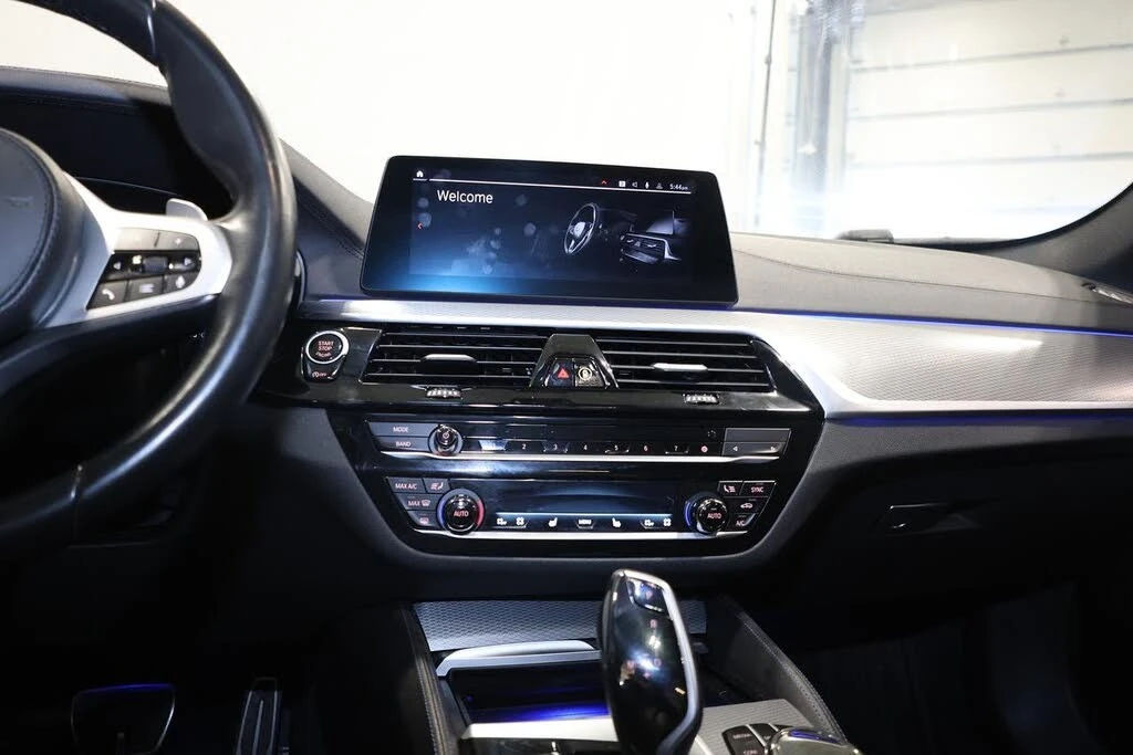 BMW 540 * LED* ПАНО* KEYLESS* Camera* ПОДГРЕВ* , снимка 12 - Автомобили и джипове - 55614442