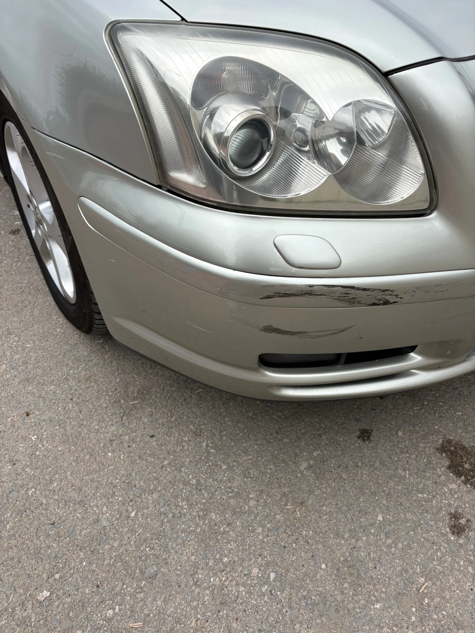 Toyota Avensis 2.2 D4D, снимка 16 - Автомобили и джипове - 56552389