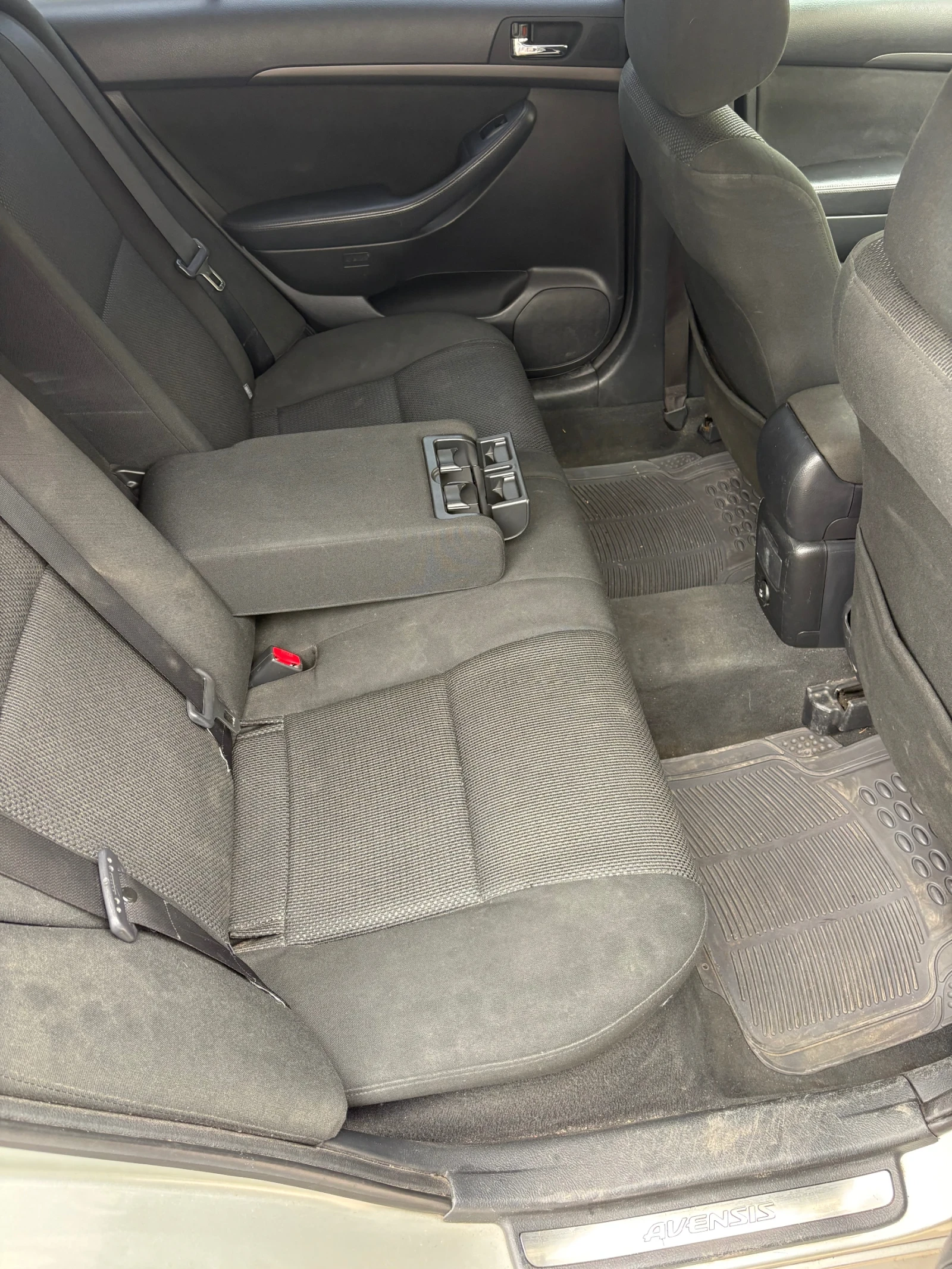 Toyota Avensis 2.2 D4D, снимка 11 - Автомобили и джипове - 56552389