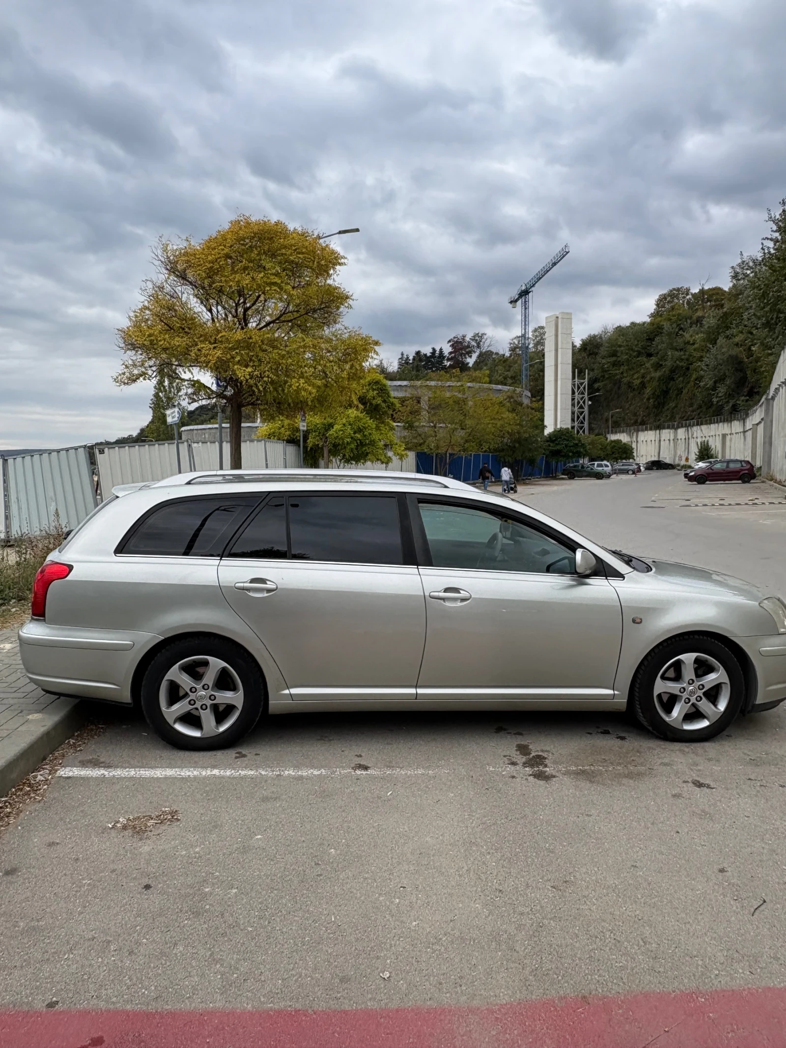 Toyota Avensis 2.2 D4D, снимка 2 - Автомобили и джипове - 56552389