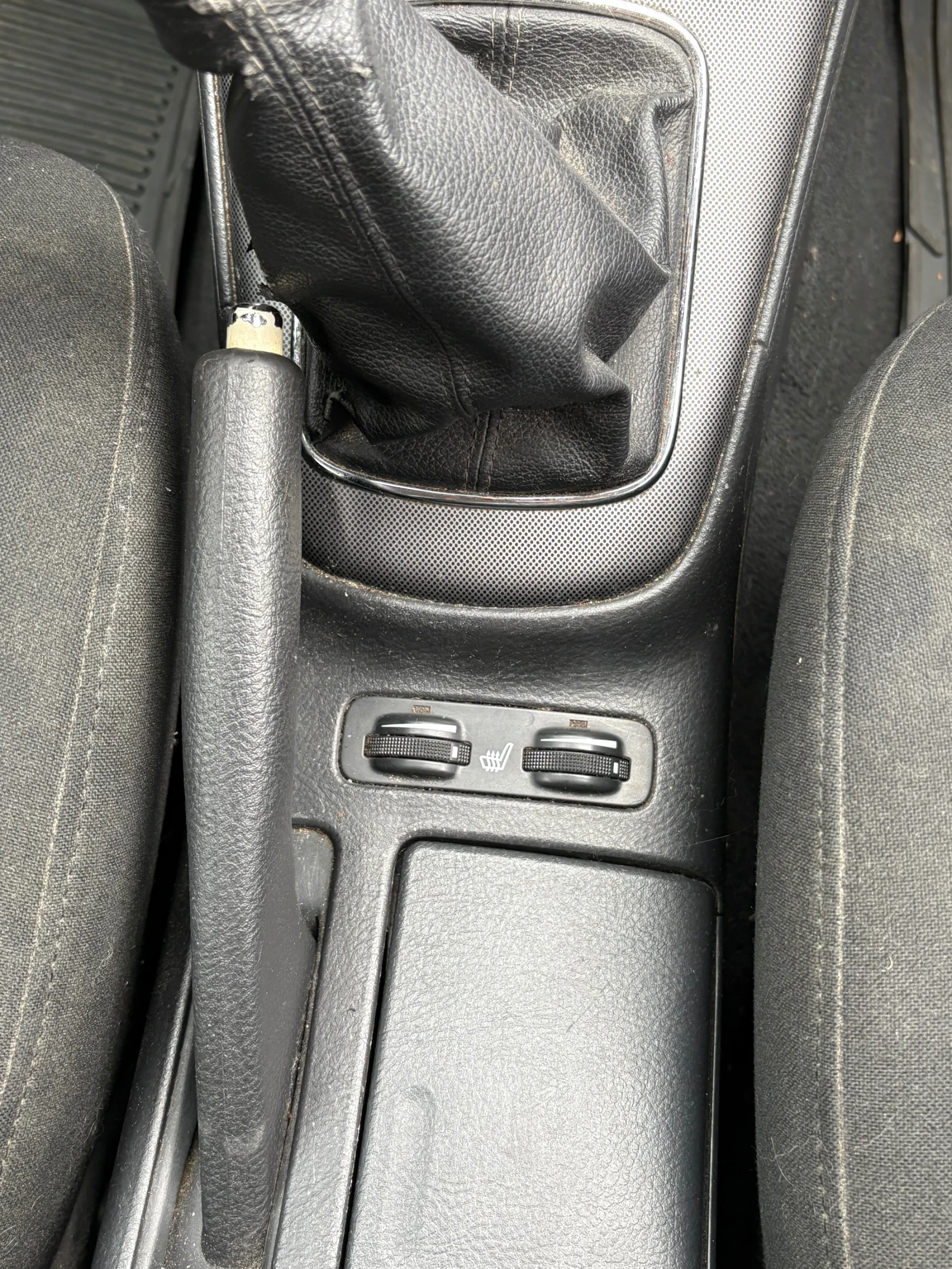 Toyota Avensis 2.2 D4D, снимка 9 - Автомобили и джипове - 56552389