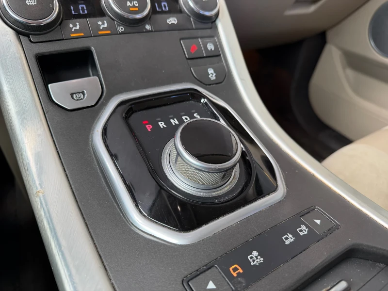 Land Rover Range Rover Evoque 2.2TD4* Автоматик* LED, снимка 12 - Автомобили и джипове - 52042910