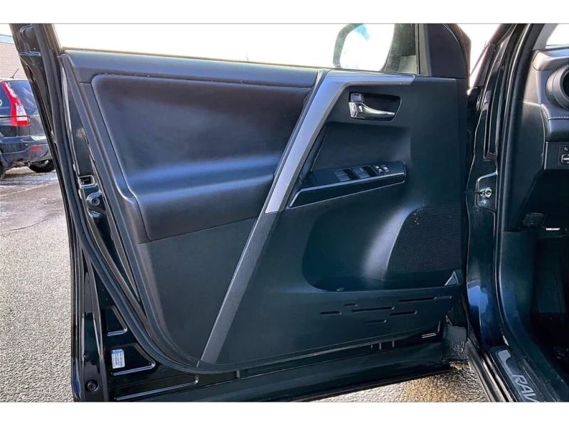 Toyota Rav4 * Hybrid Efficiency | Heated Seats | Alloy Wheels , снимка 2 - Автомобили и джипове - 52802051