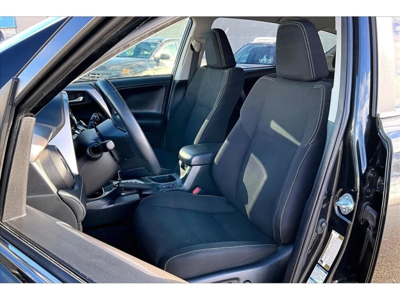 Toyota Rav4 * Hybrid Efficiency | Heated Seats | Alloy Wheels , снимка 3 - Автомобили и джипове - 52802051