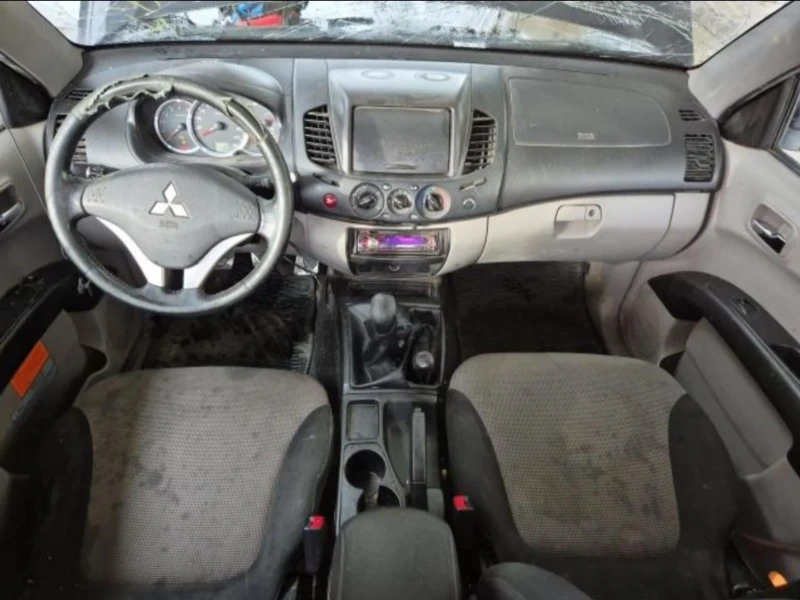 Mitsubishi L200 2.5D 136ks, снимка 6 - Автомобили и джипове - 52818711