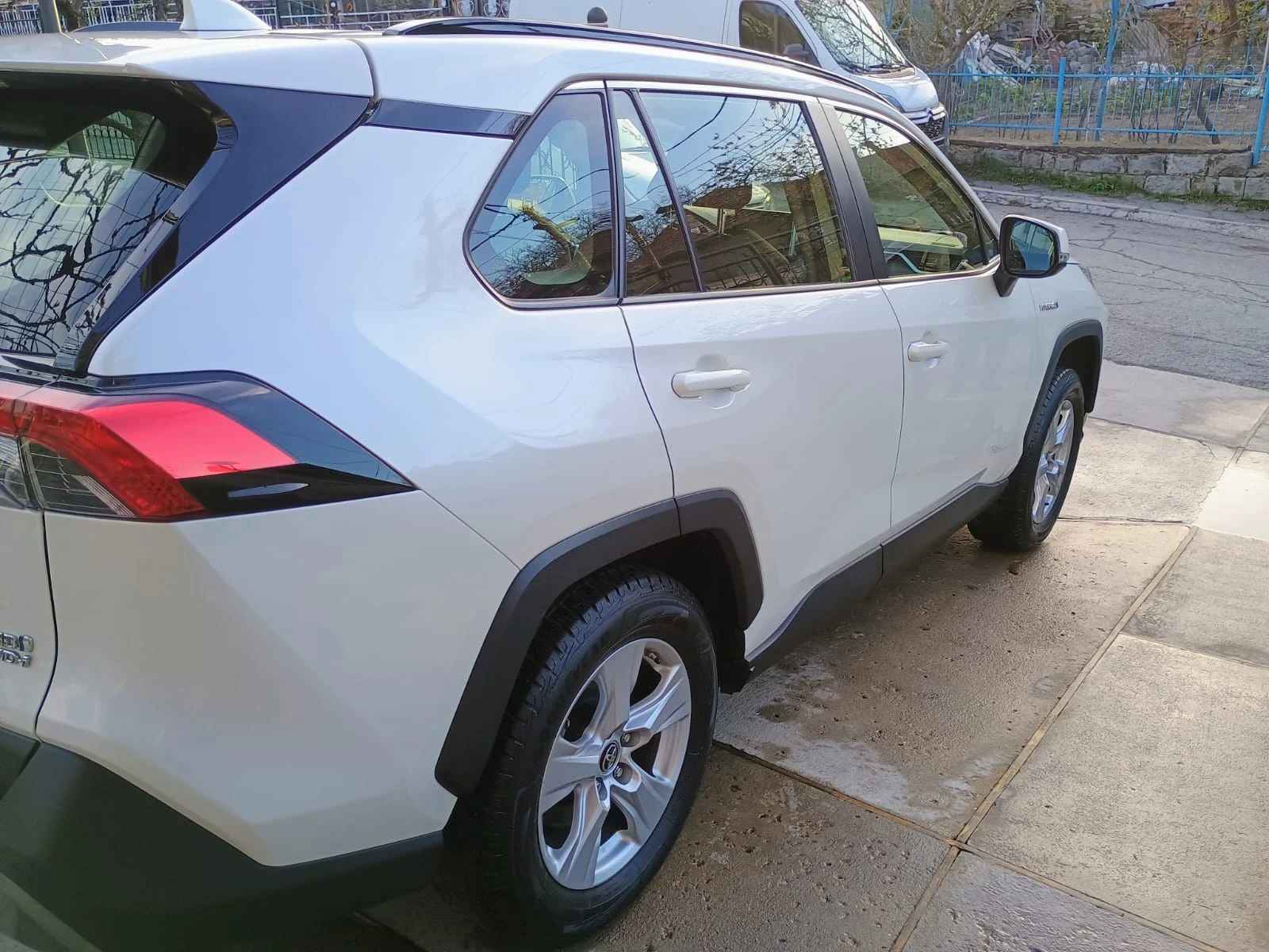 Toyota Rav4 Toyota RAV4 AWD.2.5 Hybrid 222hp. 84000км - изображение 3