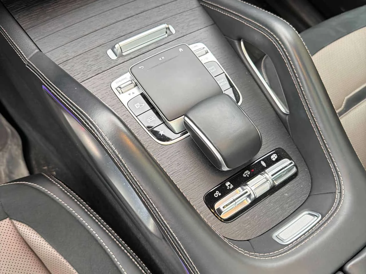 Mercedes-Benz GLE 53 4MATIC | DISTRONIC| AIRMATIC| 360| HUD| ОБДУХ| BURMESTER, снимка 13 - Автомобили и джипове - 54011471