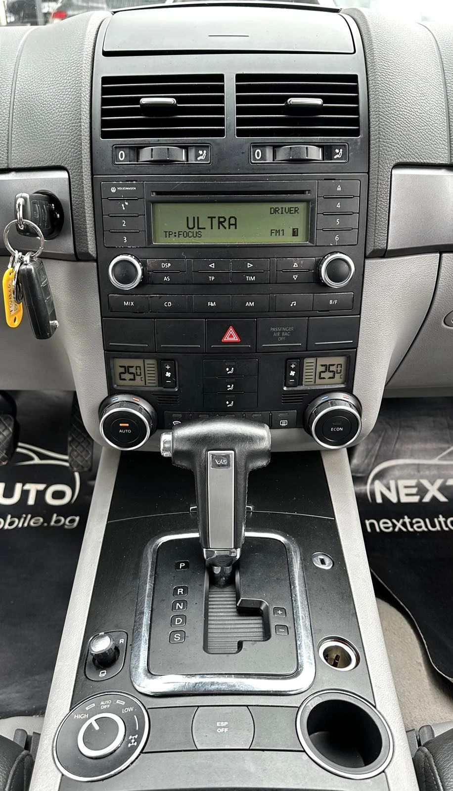 VW Touareg 3.0TDI 224HP AUTOMAT КОЖА, снимка 10 - Автомобили и джипове - 54057458