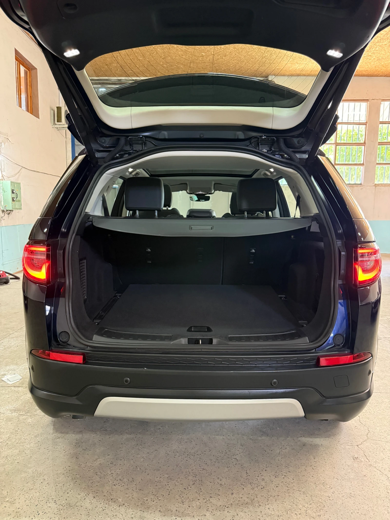 Land Rover Discovery Sport PLUG-IN ХИБРИД 4x4.* ГАРАНЦИОНЕН* 67000км.* + ДДС, снимка 15 - Автомобили и джипове - 55036384