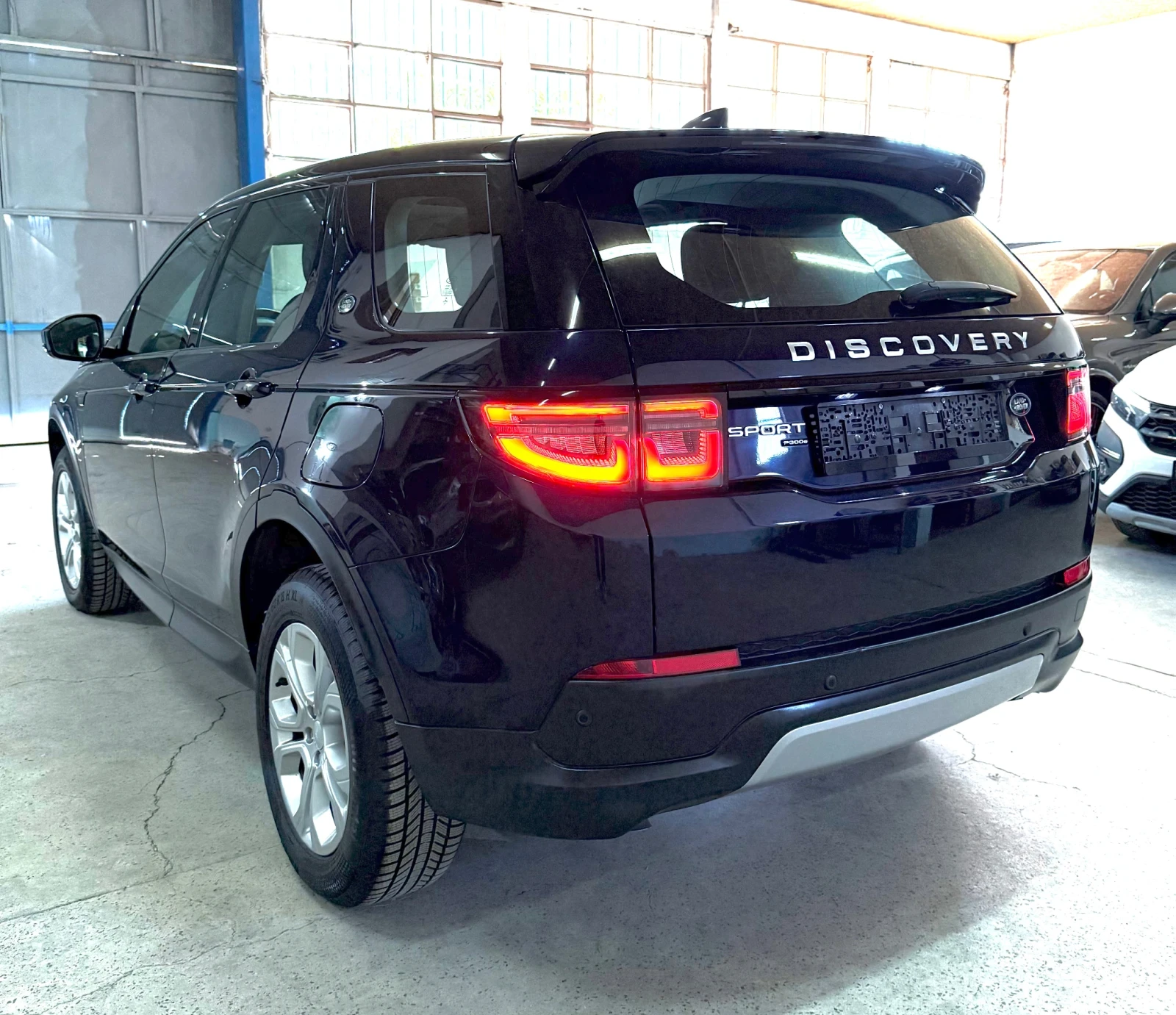 Land Rover Discovery Sport PLUG-IN ХИБРИД 4x4.* ГАРАНЦИОНЕН* 67000км.* + ДДС, снимка 5 - Автомобили и джипове - 55036384