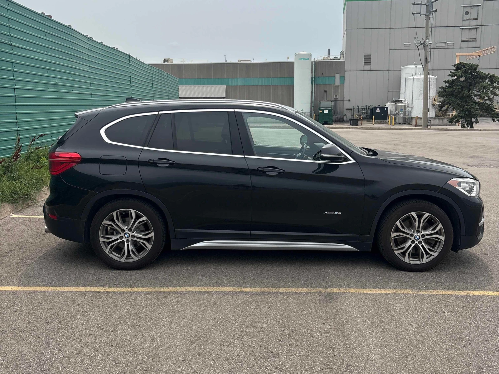 BMW X1 * xDrive28i * АВТОКРЕДИТ БЕЗ ПЪРВОНАЧАЛНА ВНОСКА* , снимка 3 - Автомобили и джипове - 55984343