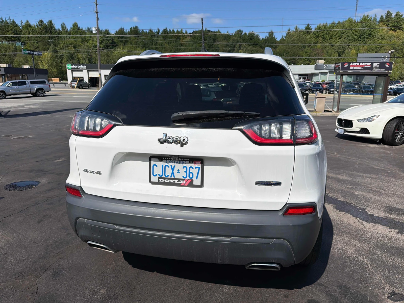 Jeep Cherokee * North 4x4 * CARFAX * БЕЗ ПЪРВОНАЧАЛНА ВНОСКА, снимка 4 - Автомобили и джипове - 56149962