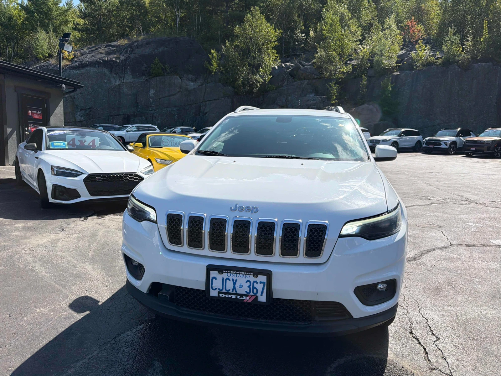 Jeep Cherokee * North 4x4 * CARFAX * БЕЗ ПЪРВОНАЧАЛНА ВНОСКА, снимка 6 - Автомобили и джипове - 56149962