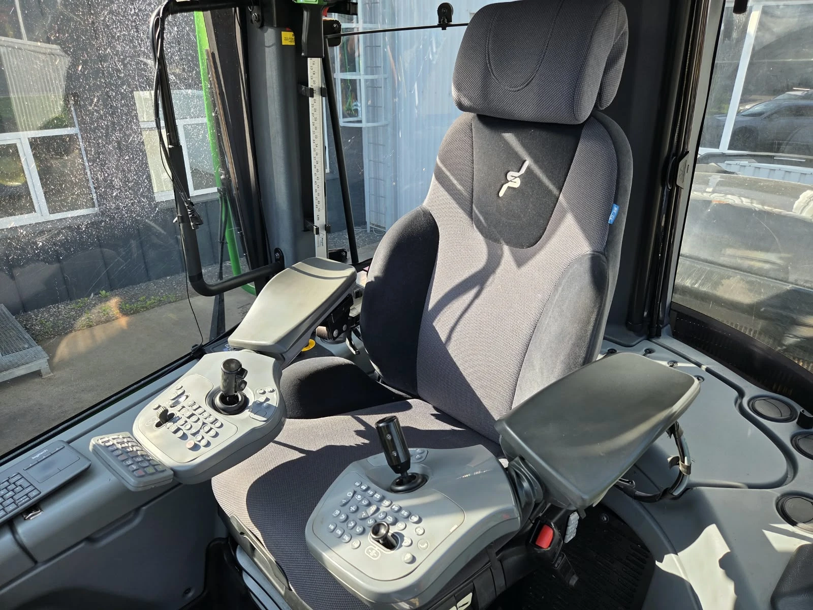 Специализирани машини Машини за дърводобив John Deere 1270G, снимка 4 - Селскостопанска техника - 55952339