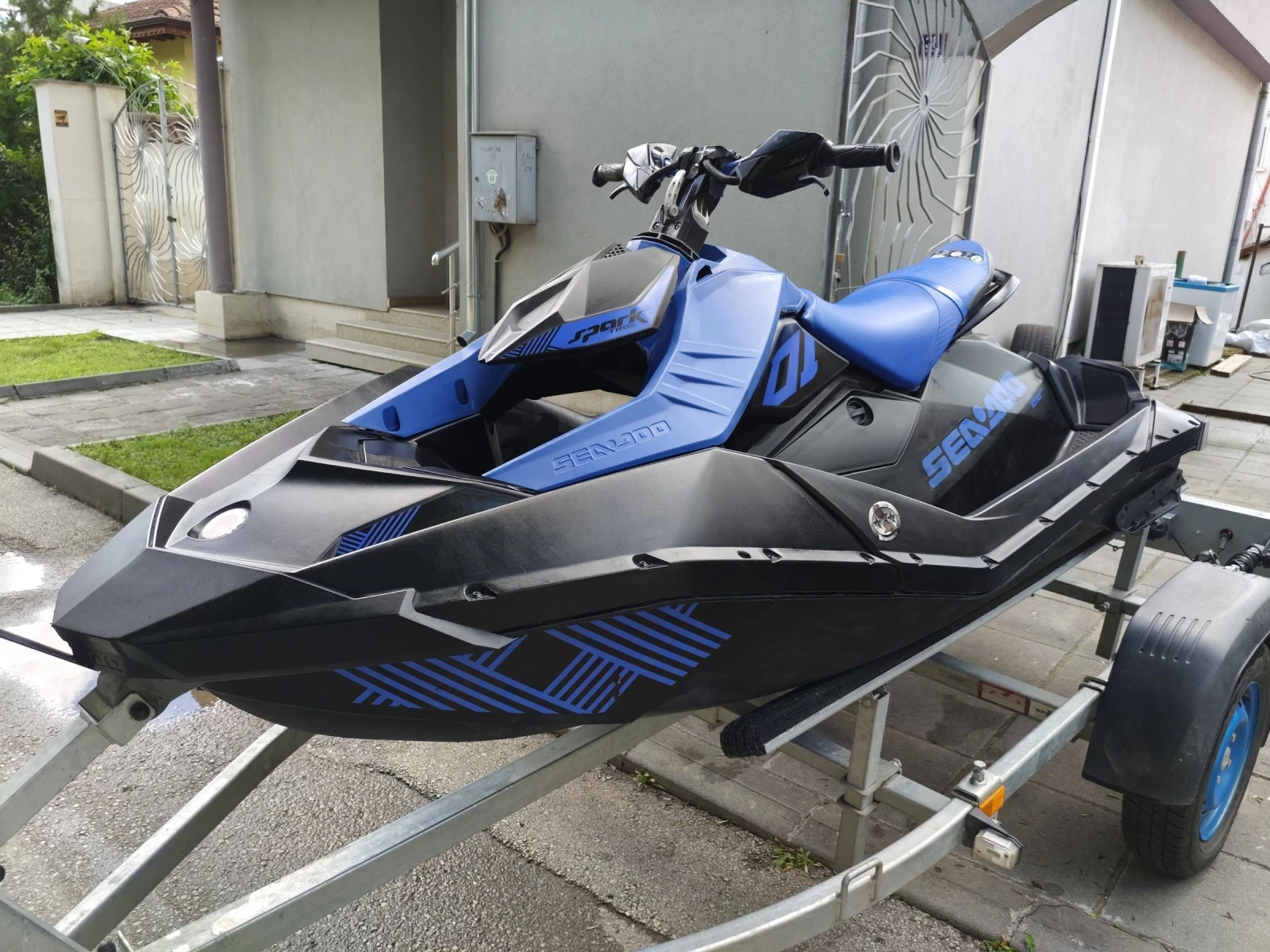 Джет Bombardier Sea Doo SPARK TRIXX 2UP, снимка 2 - Воден транспорт - 54752032
