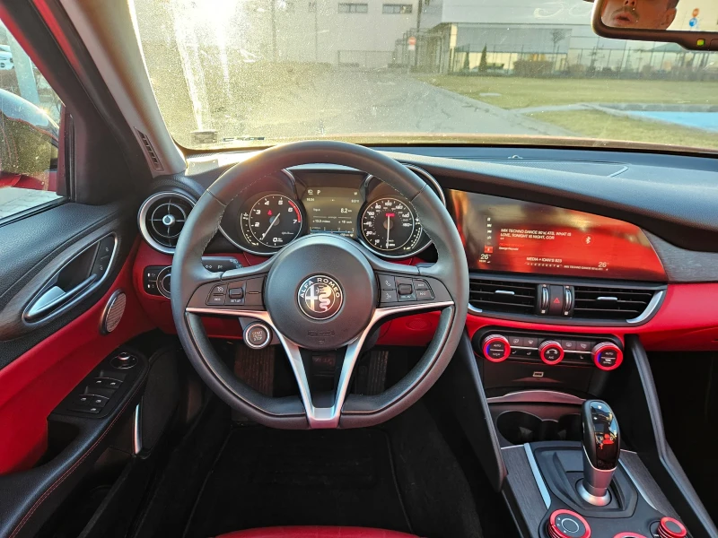 Alfa Romeo Giulia Ti Sport, снимка 12 - Автомобили и джипове - 48894638