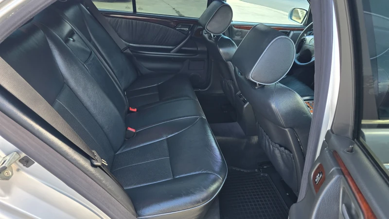 Mercedes-Benz E 200 KOMPRESSOR, снимка 12 - Автомобили и джипове - 52098966