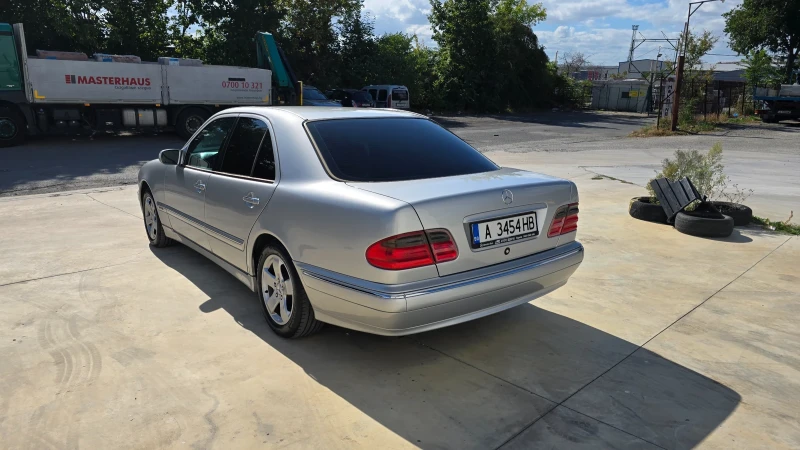 Mercedes-Benz E 200 KOMPRESSOR, снимка 4 - Автомобили и джипове - 52098966
