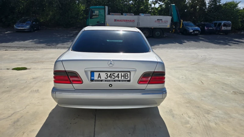 Mercedes-Benz E 200 KOMPRESSOR, снимка 5 - Автомобили и джипове - 52098966