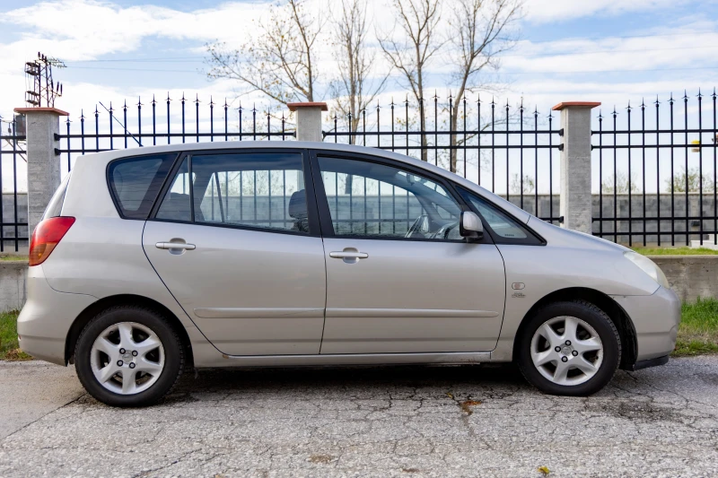 Toyota Corolla verso 2.0 D4D, снимка 7 - Автомобили и джипове - 52379240