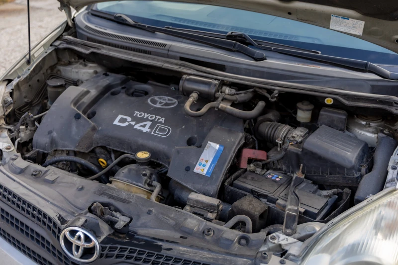 Toyota Corolla verso 2.0 D4D, снимка 13 - Автомобили и джипове - 52379240