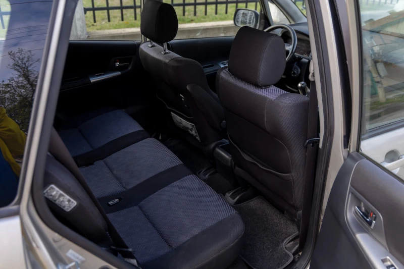 Toyota Corolla verso 2.0 D4D, снимка 10 - Автомобили и джипове - 52379240