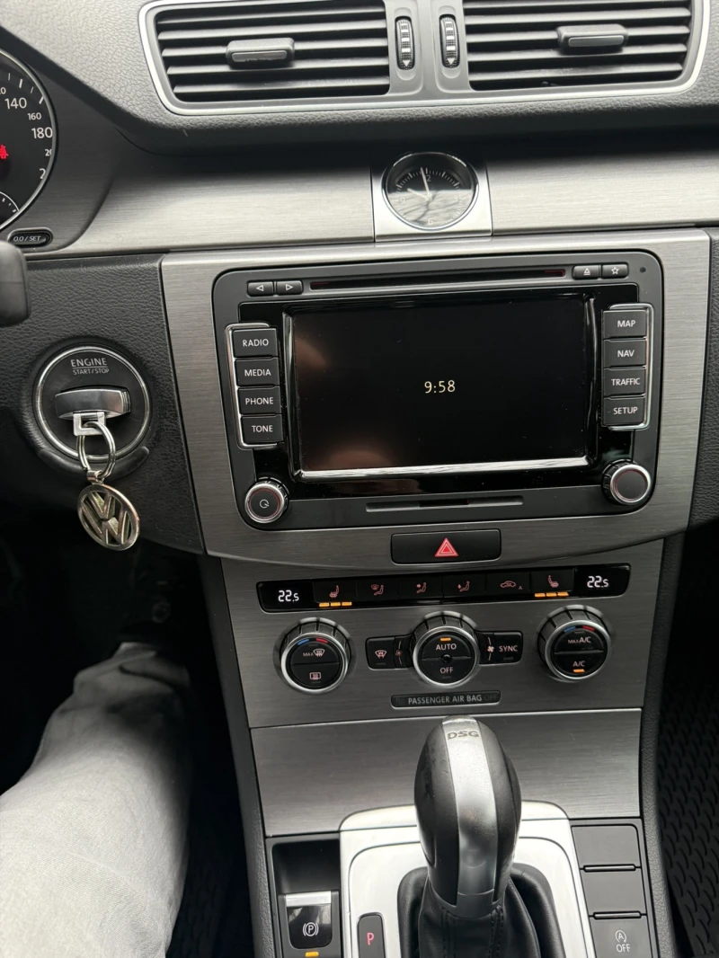 VW Passat, снимка 13 - Автомобили и джипове - 52650080