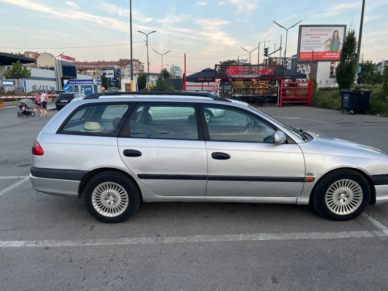 Toyota Avensis 2.0 D4D, снимка 4 - Автомобили и джипове - 52838644