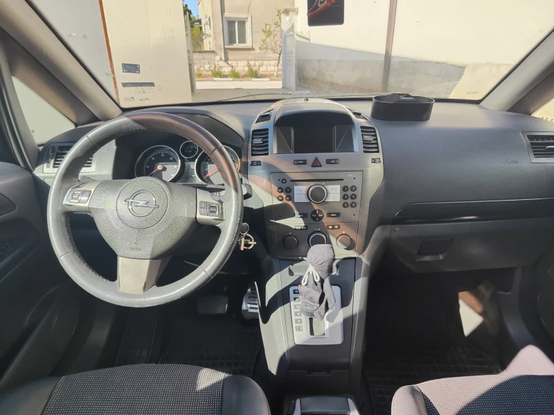 Opel Zafira 1.9, снимка 11 - Автомобили и джипове - 52910318