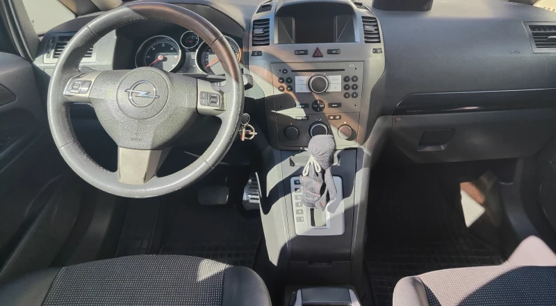 Opel Zafira 1.9, снимка 9 - Автомобили и джипове - 52910318