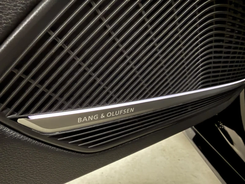 Audi A4 2.0TFSI* Quattro* TECHNIK* АвтоКредит* (ЦЕНА ДО БГ, снимка 12 - Автомобили и джипове - 53166064