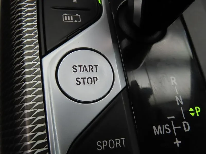 BMW 320 330E M SPORTS, снимка 11 - Автомобили и джипове - 54863425