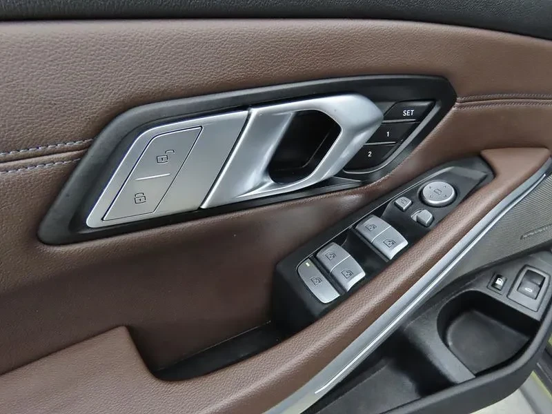 BMW 320 330E M SPORTS, снимка 14 - Автомобили и джипове - 54863425