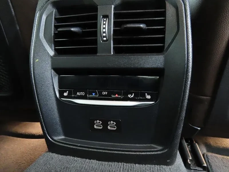 BMW 320 330E M SPORTS, снимка 15 - Автомобили и джипове - 54863425