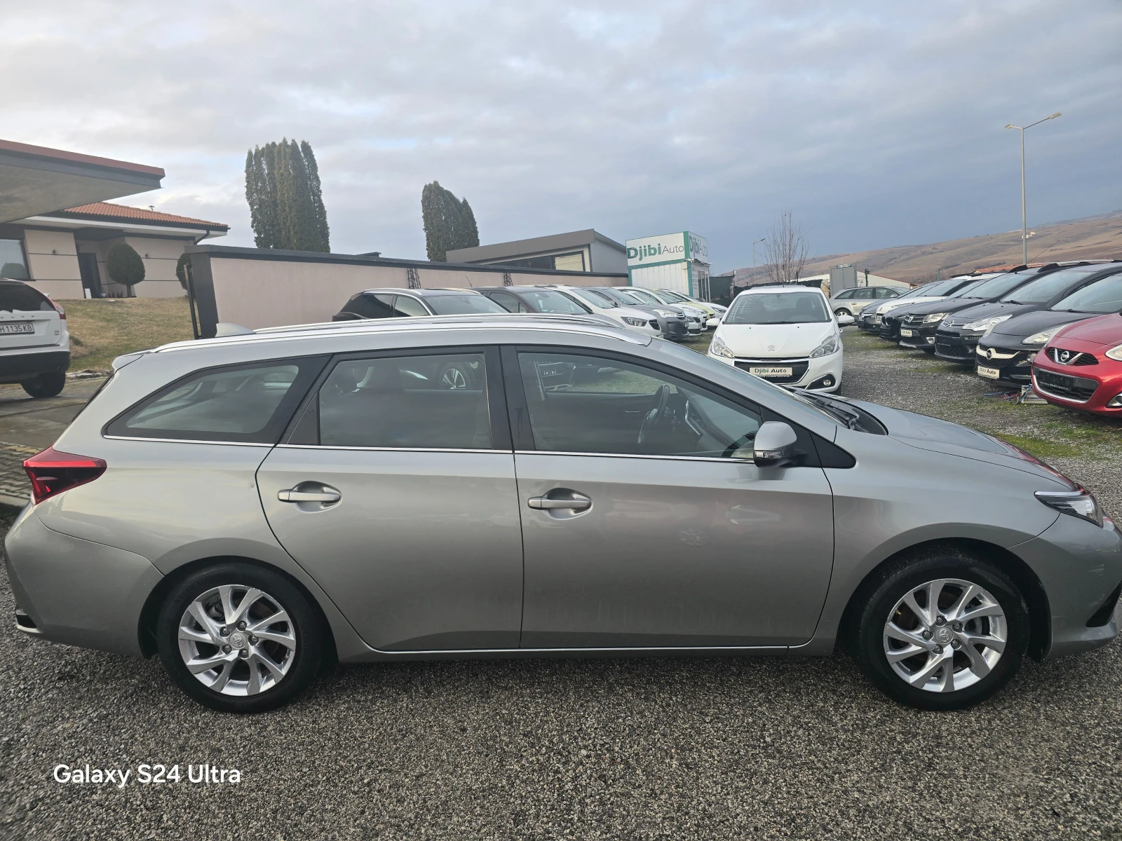 Toyota Auris 1.6D4D-NAVI-EURO6 - изображение 4