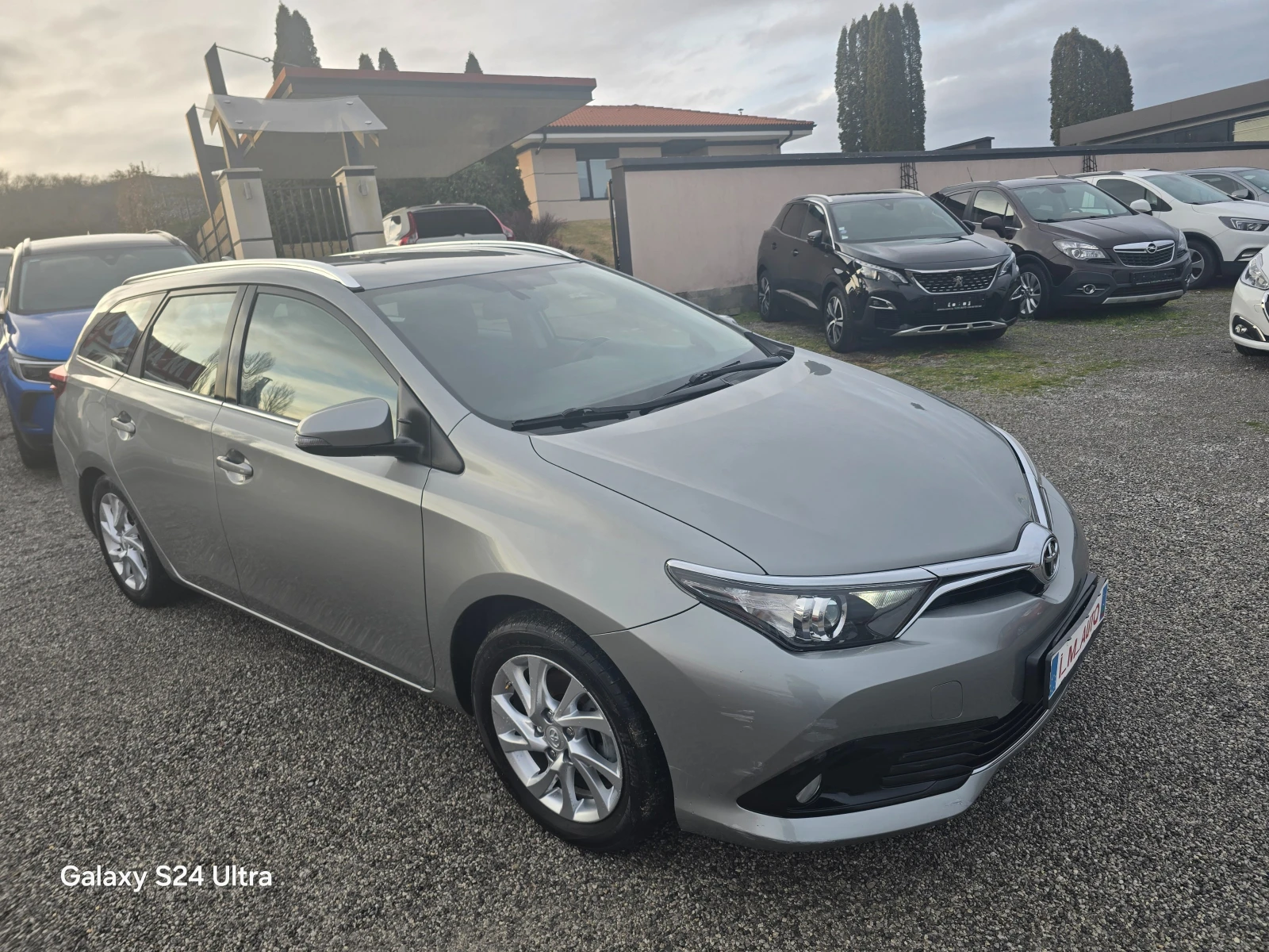 Toyota Auris 1.6D4D-NAVI-EURO6 - изображение 3