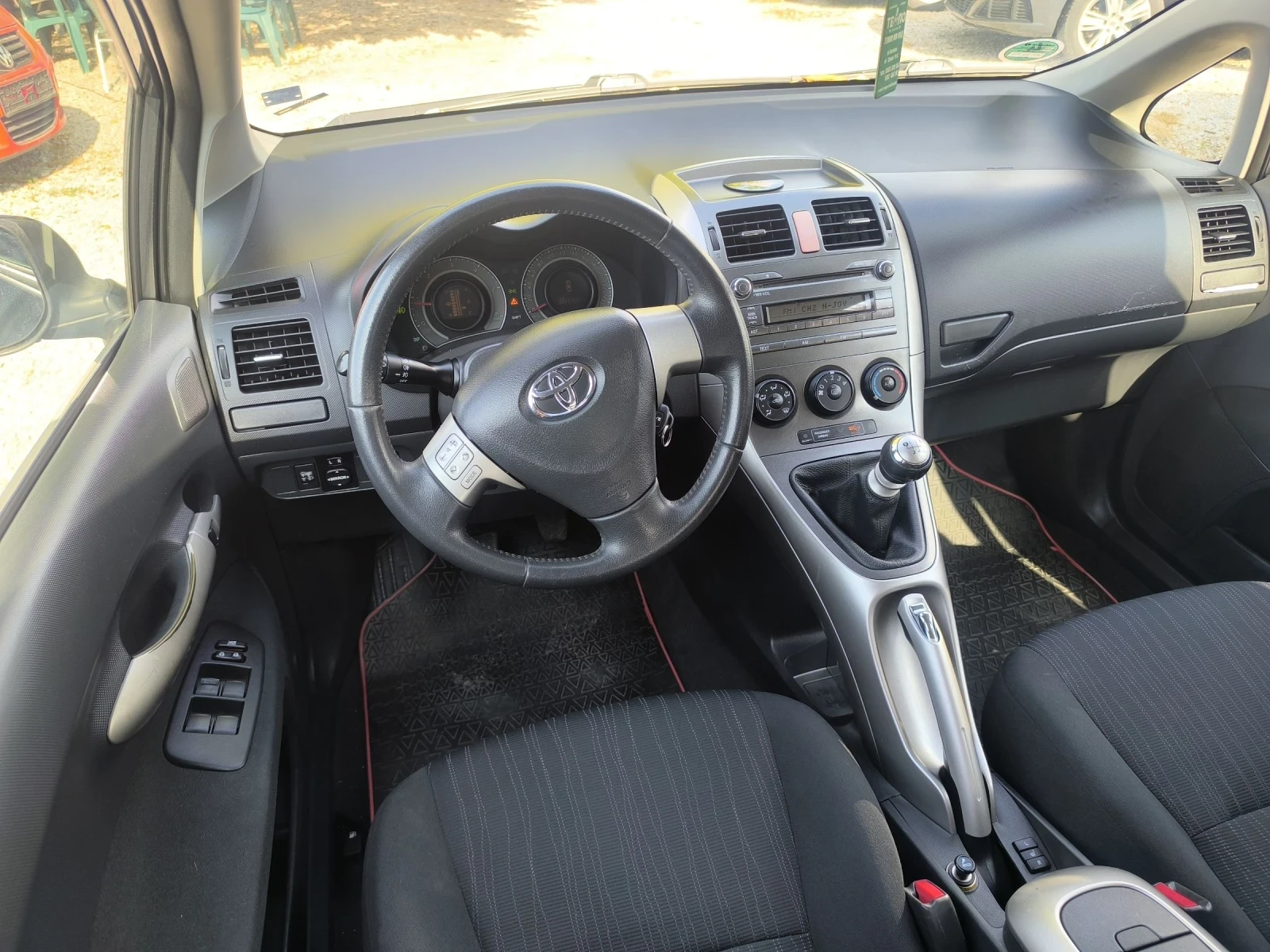 Toyota Auris  - изображение 8