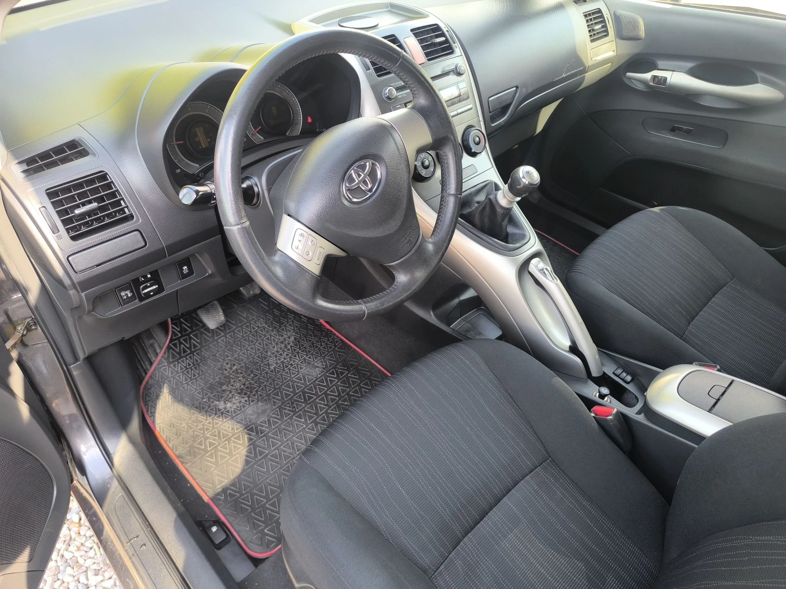 Toyota Auris  - изображение 7
