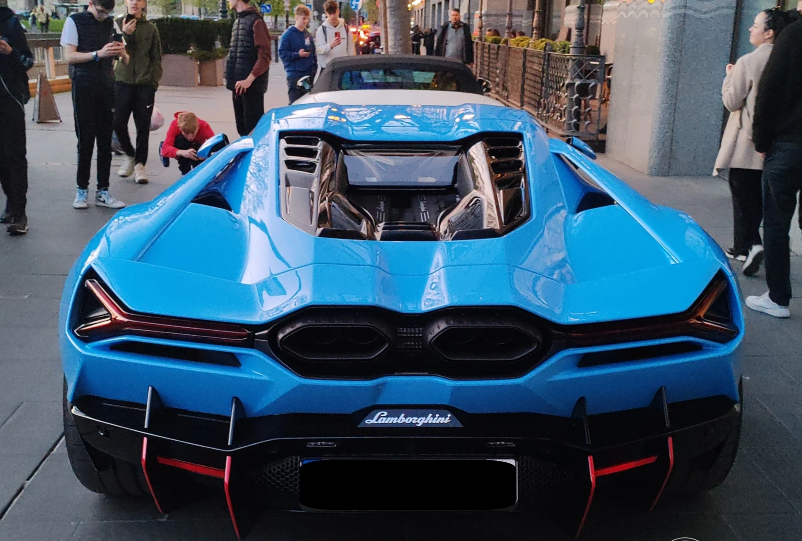 Lamborghini Revuelto  6.5 V12 HPEV 4WD - изображение 7