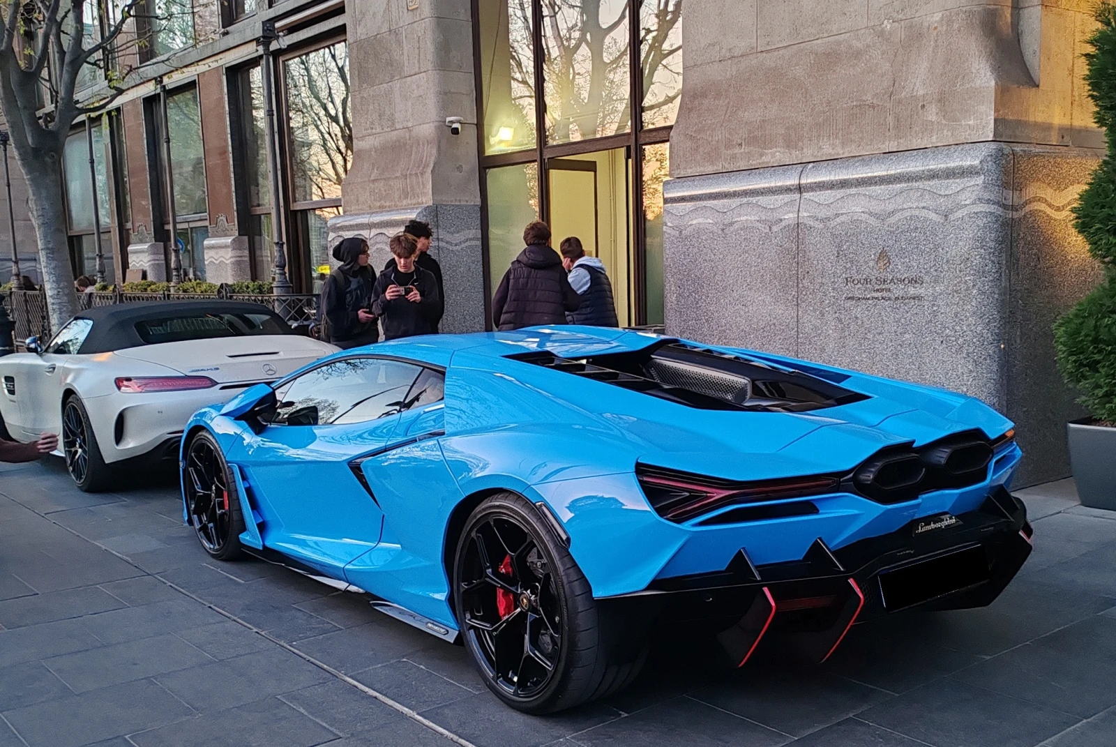 Lamborghini Revuelto  6.5 V12 HPEV 4WD - изображение 6