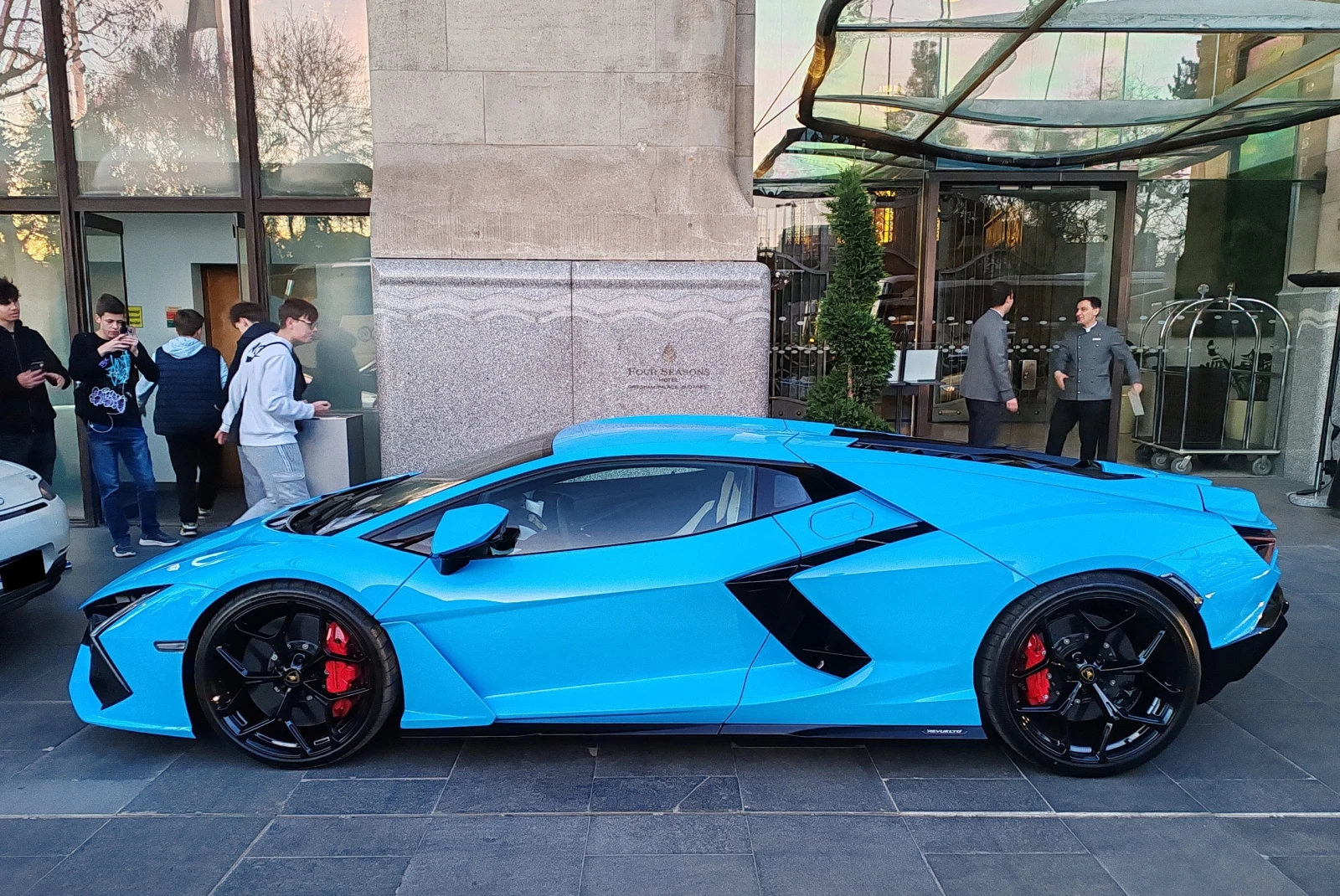 Lamborghini Revuelto  6.5 V12 HPEV 4WD - изображение 5