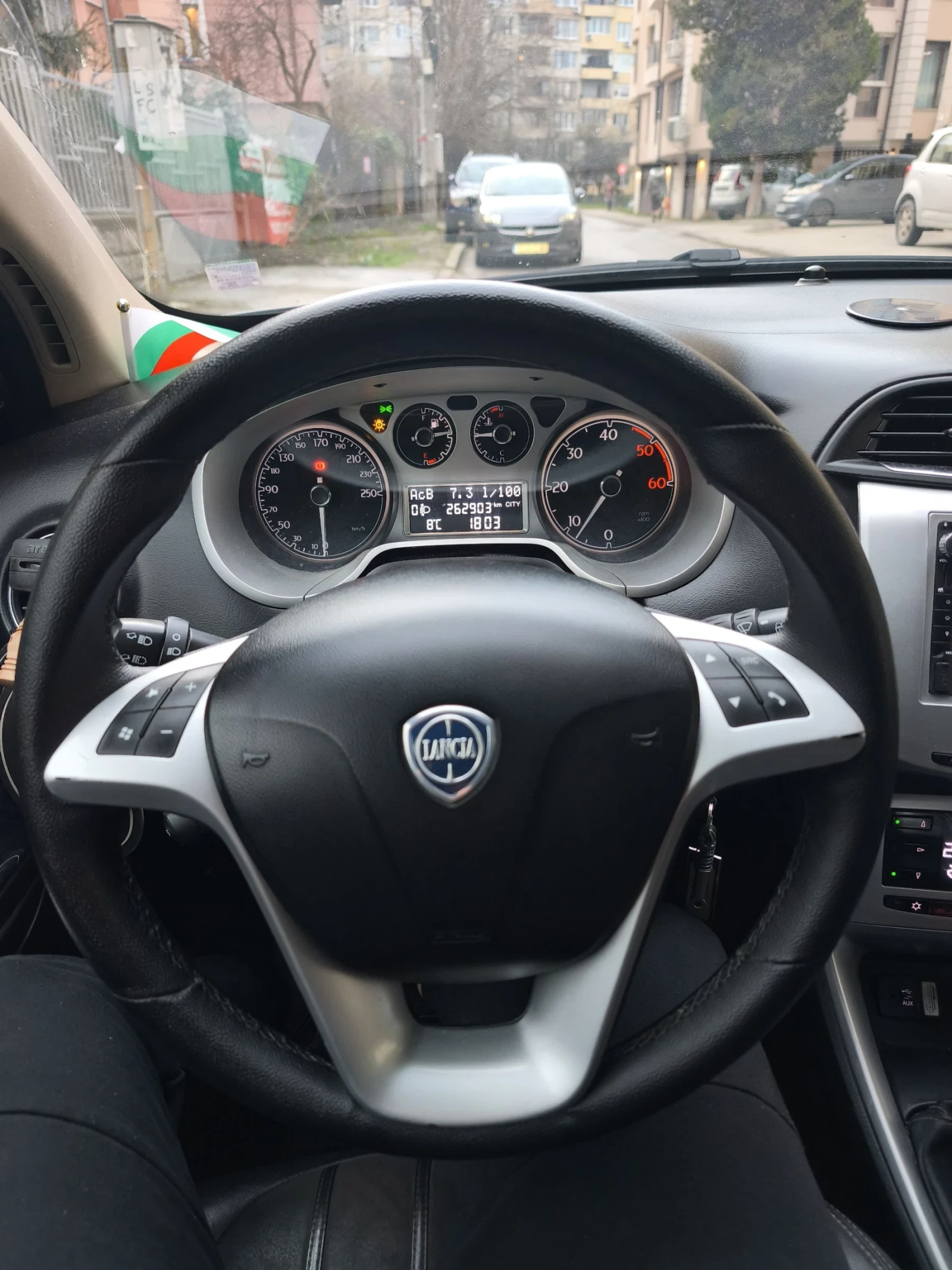 Lancia Delta 1.6 Multijet, снимка 8 - Автомобили и джипове - 53726907