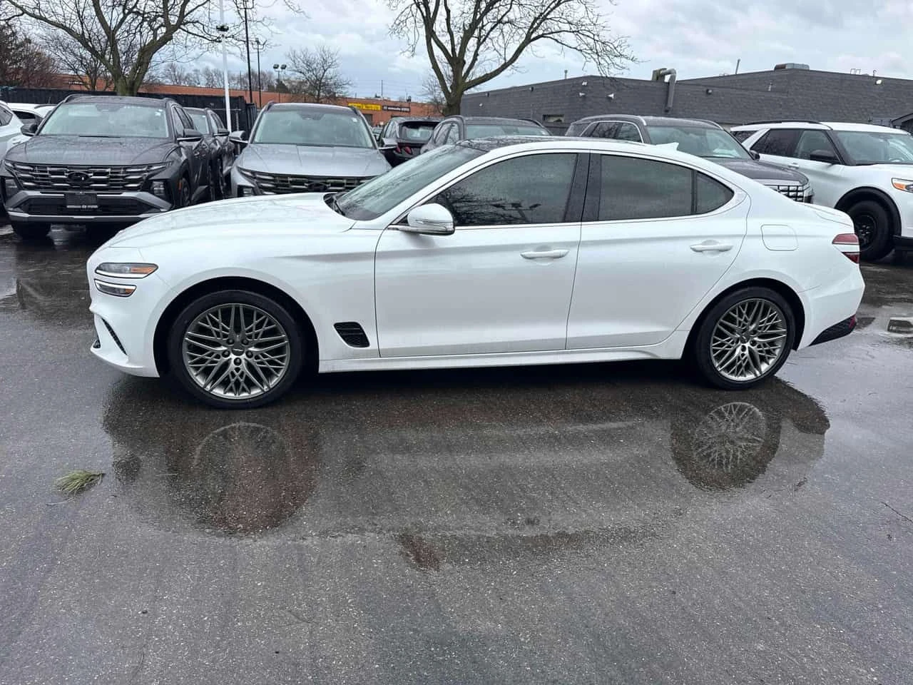 Genesis G70 2.0T AWD | SUNROOF | KEYLESS | 2 KEYS | CARFAX, снимка 2 - Автомобили и джипове - 53751597