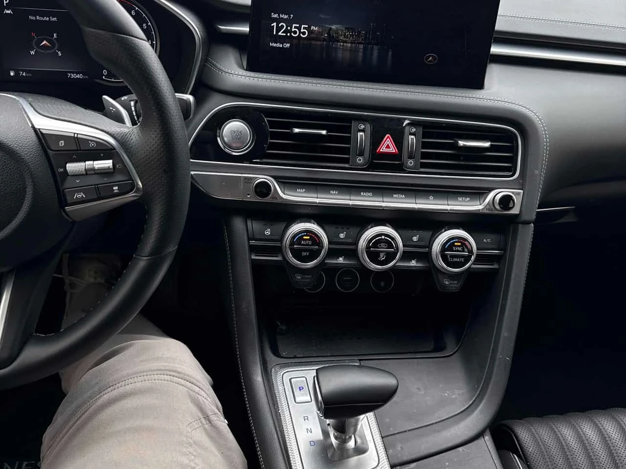 Genesis G70 2.0T AWD | SUNROOF | KEYLESS | 2 KEYS | CARFAX, снимка 9 - Автомобили и джипове - 53751597