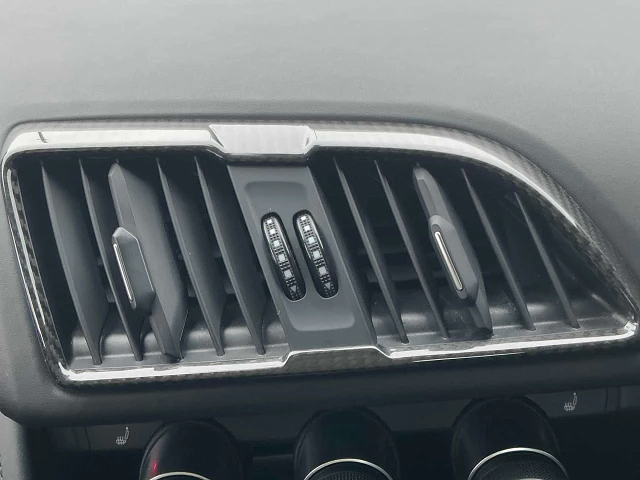 Audi R8  V10 / CONVERTABLE /B&O, снимка 10 - Автомобили и джипове - 53924585