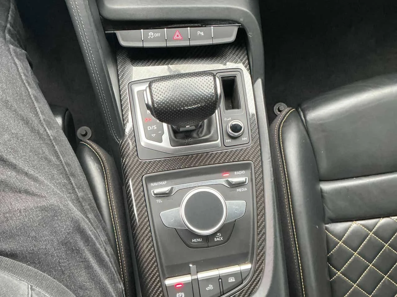 Audi R8  V10 / CONVERTABLE /B&O, снимка 9 - Автомобили и джипове - 53924585