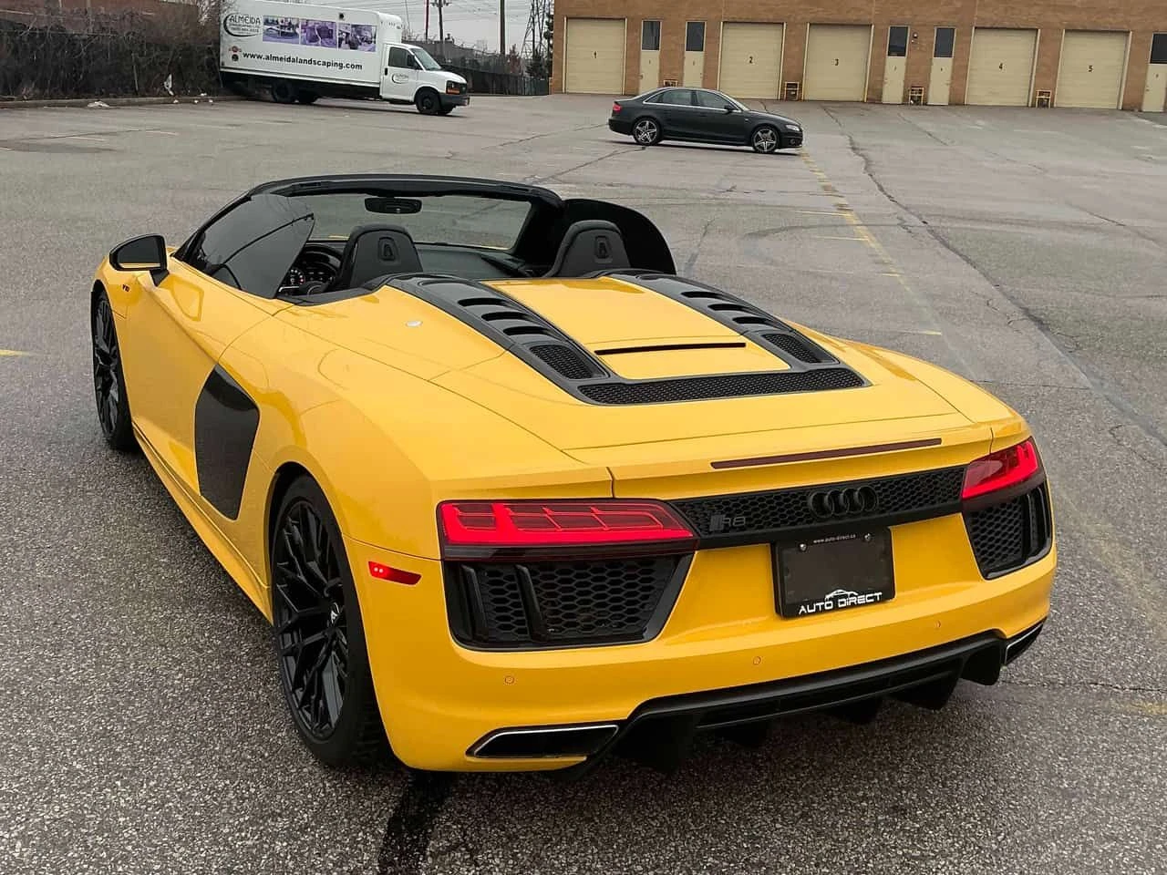 Audi R8  V10 / CONVERTABLE /B&O, снимка 16 - Автомобили и джипове - 53924585