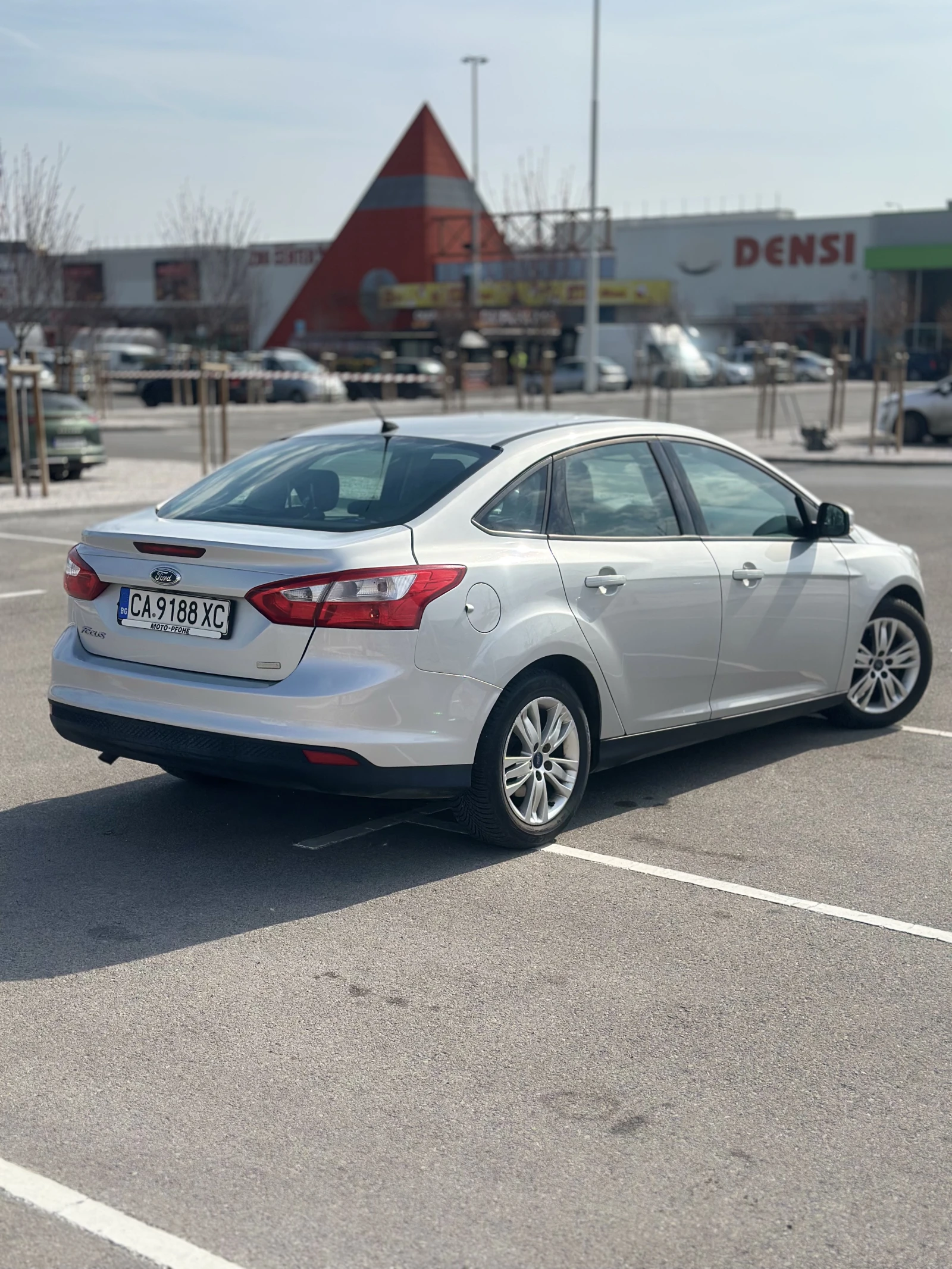 Ford Focus 115k km/ обслужен / камера, навигация, мултимедия, снимка 3 - Автомобили и джипове - 54446917